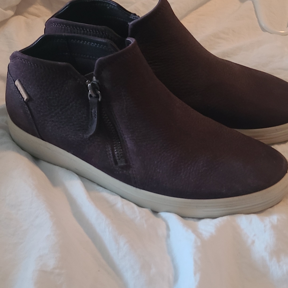 Ecco Women's Maroon Casual Shoes